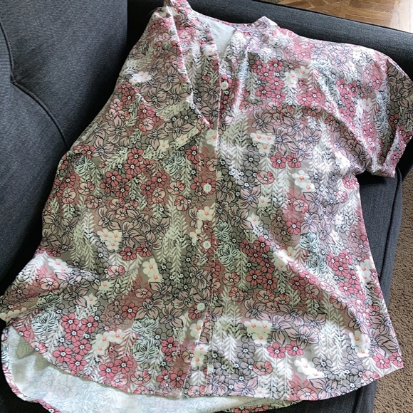 Collared shirt, Floral, Button down, size Large - Picture 2 of 10